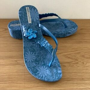 Ipanema by Gisele Bundchen Thong Sandals - NWOT